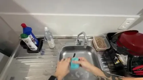 Lavando a louça